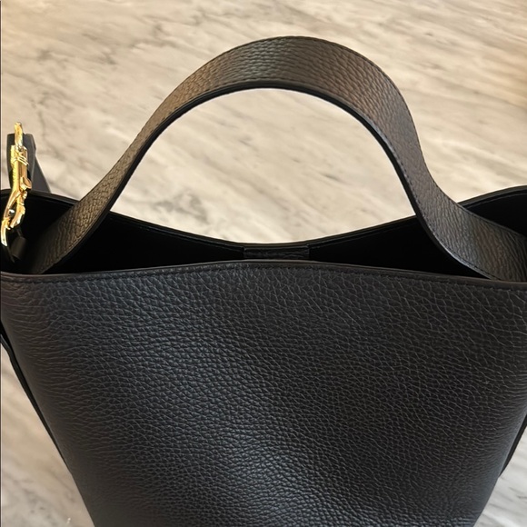 Cuyana Linea Bucket Black Leather Bag - Picture 3 of 6